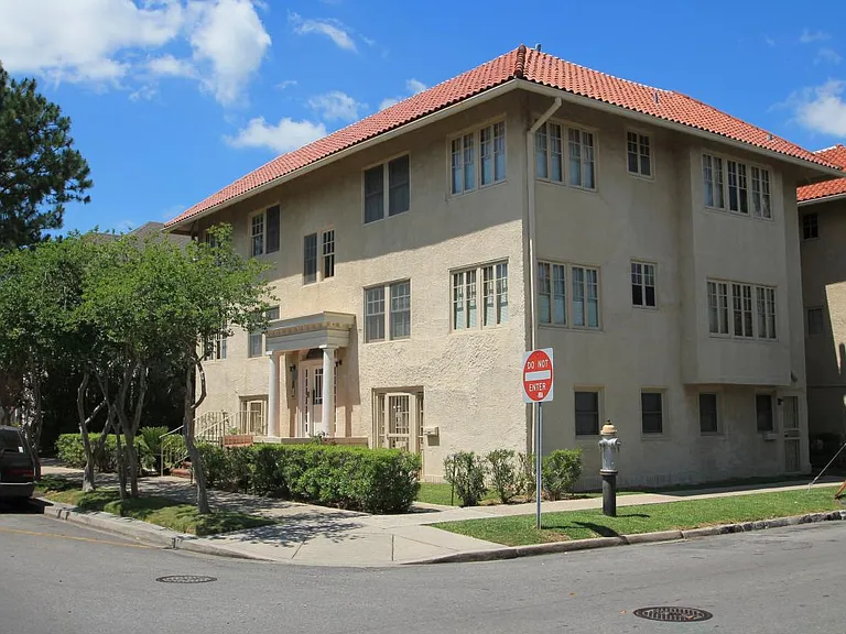 11 Fontainebleau Dr #D — Photo 2