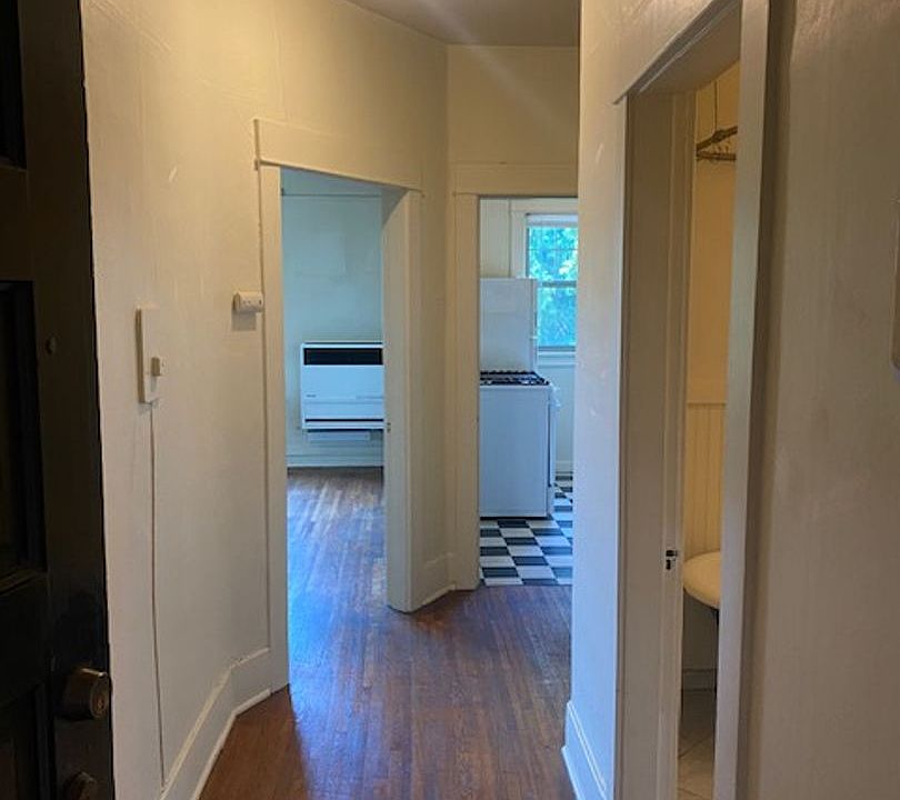 1st image of 1052 E Thomas St #17619620