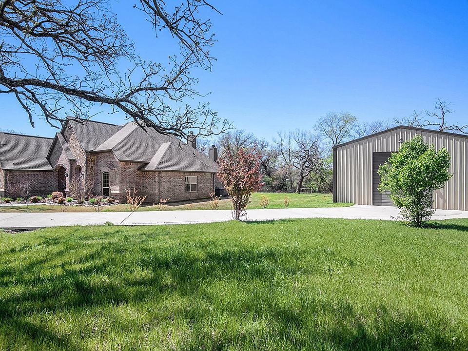 1st image of 136 Flying Diamond Dr