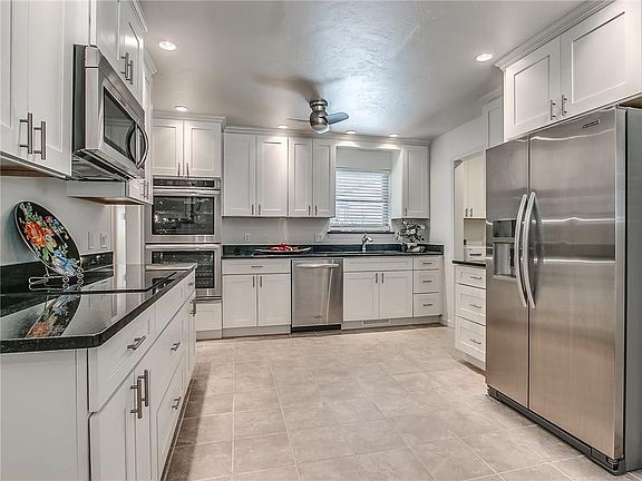 4th image of 1500 Woodland Way