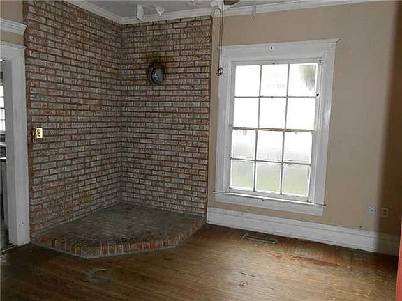 3rd image of 212 Georgia Ave