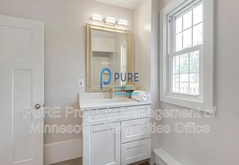 2549 Aldrich Ave S #2 — Photo 11