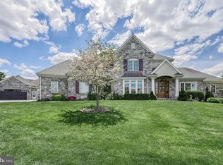 396 Lake Dr, Mechanicsburg, PA 17055