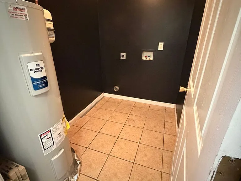 10-12 Jessie Head Dr NW — Photo 9