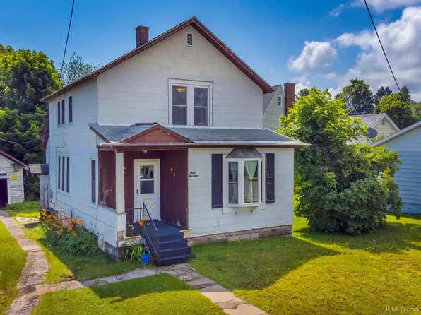 314 Maple St, Munising, MI 49862
