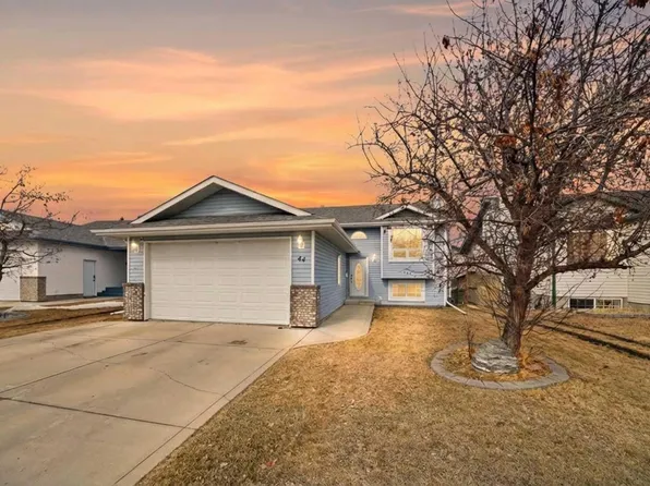 44 Duval Close, Red Deer, AB T4R 2Y7