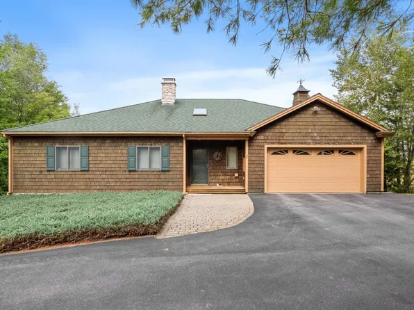 22 Lake View Drive, New Hampton, NH 03256