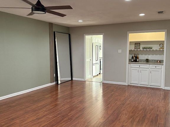 3rd image of 1727 Red Bud Ln