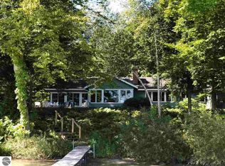 3960 N Tall Timbers Ln, Leland, MI 49654