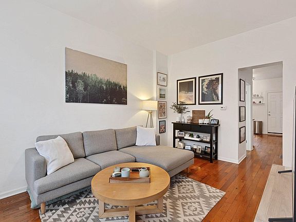 4th image of 2031 W Cortland St #1