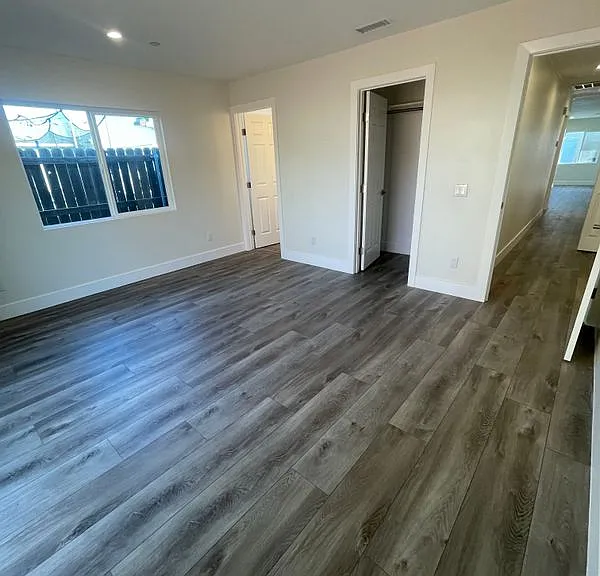 3923 Franklin Ave — Photo 4