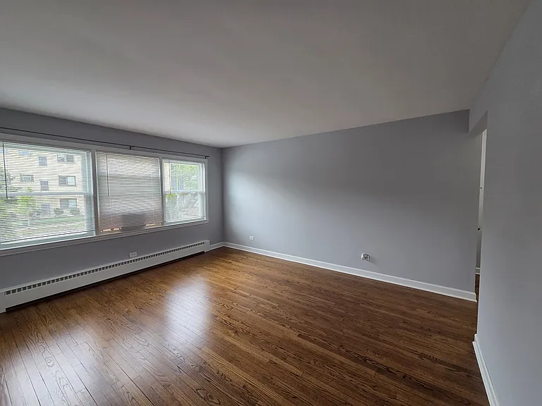 6605 N Northwest Hwy #1 — Photo 6