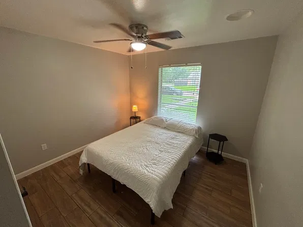 9423 Fairdale Ln, Houston, TX 77063