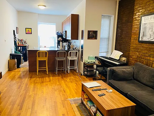 Rented by Bank Neary | media 42