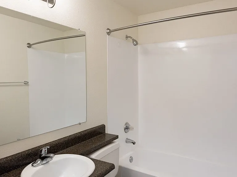 Chinook Park Apartment Homes — Photo 26