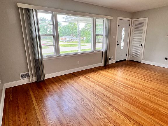 4th image of 6200 Apex Dr
