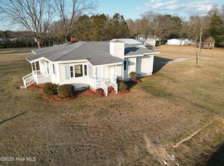 762 Slapout Rd, Mount Olive, NC 28365