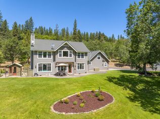 375 Mountain Paradise Dr, Grants Pass, OR 97526