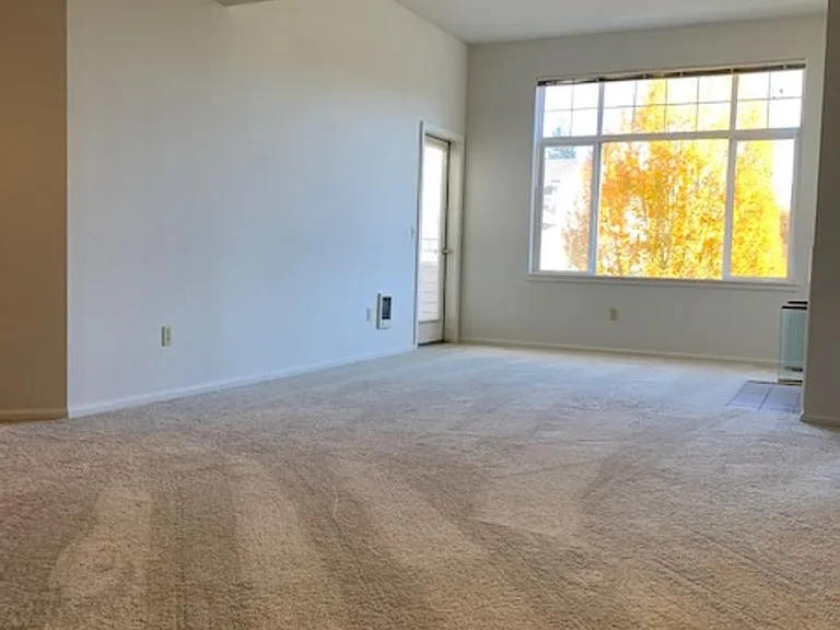 Bellevue Heights Apartments — Photo 26