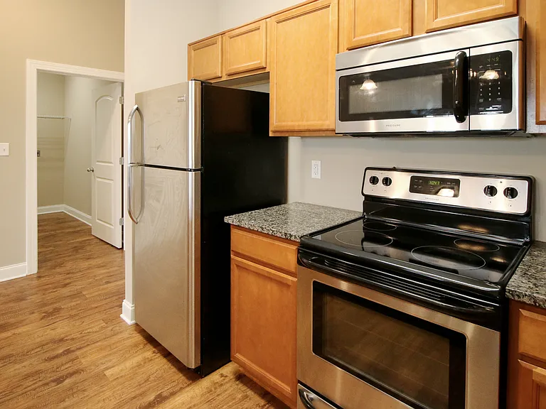 Mount Victor Olde Towne Luxury Apartments — Photo 111