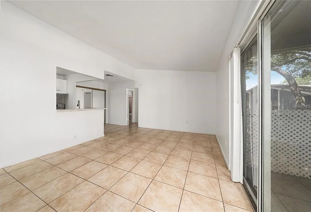 2 bed, 2.0 bath, 910 sqft, $1,400 — Photo 2
