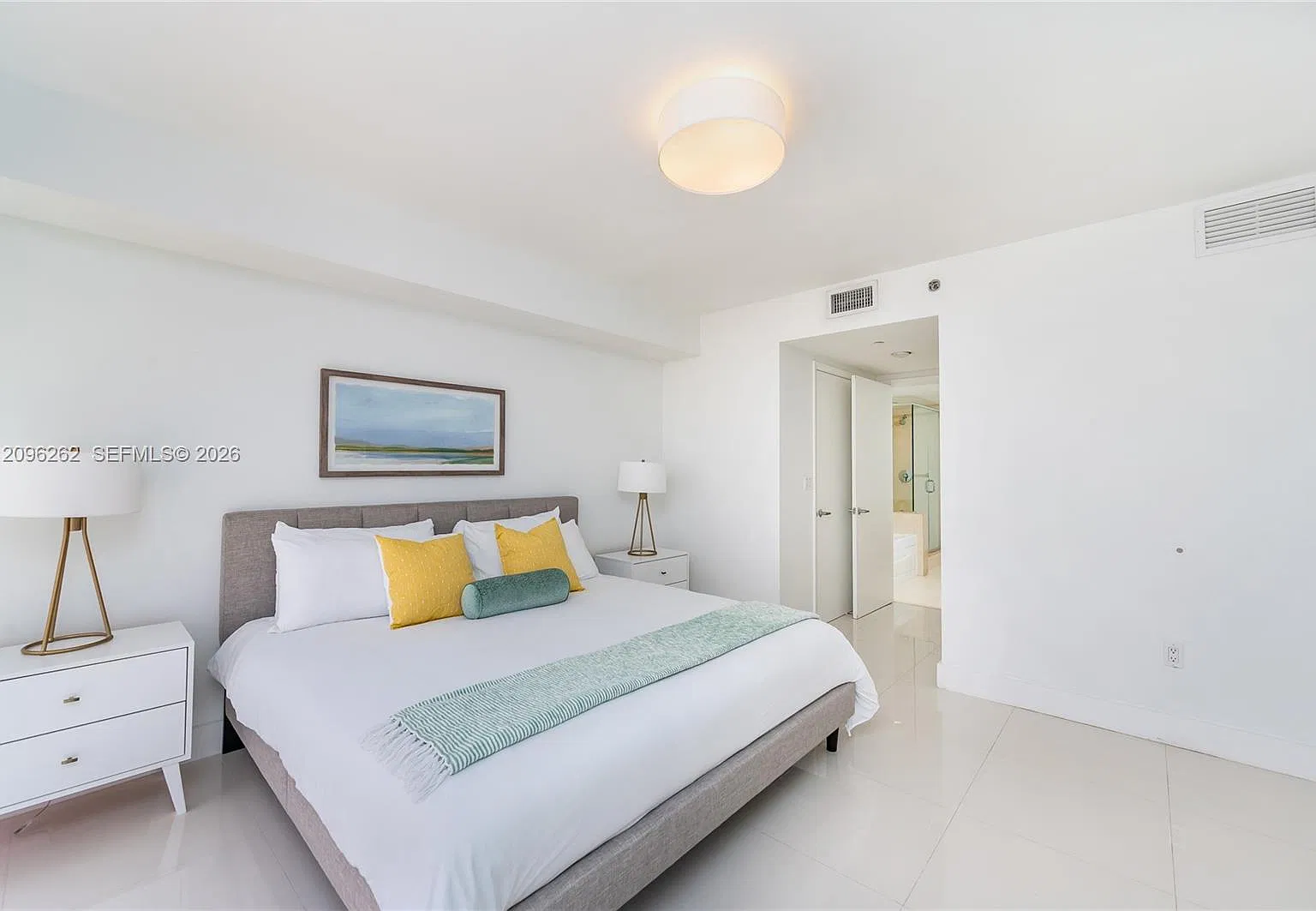 50 Biscayne Condo — Photo 4