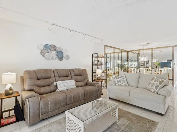 5380 Cedar Lake Drive #304, Boynton Beach, FL 33437