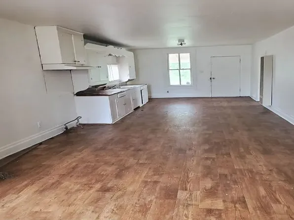 703 6th St, Rayne, LA 70578
