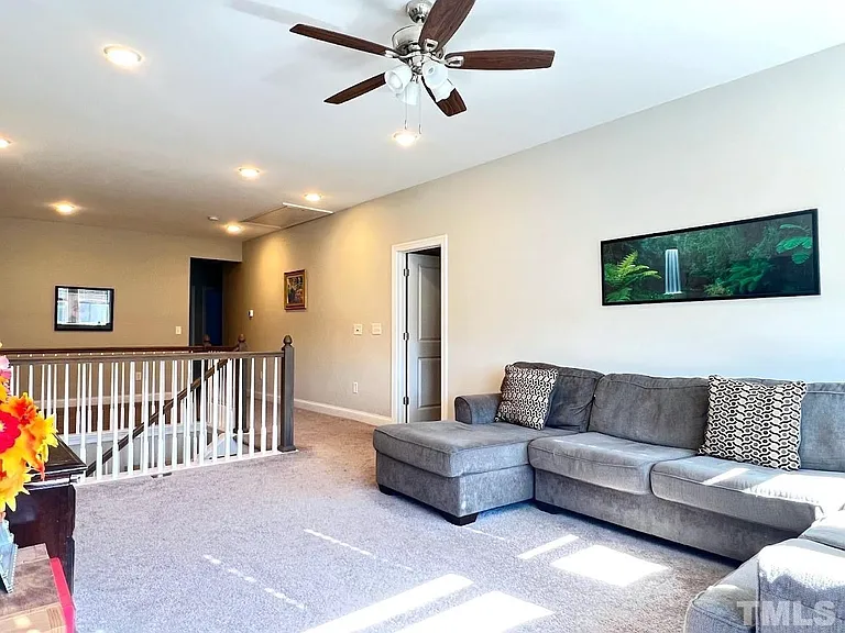 917 Haybeck Ln — Photo 10