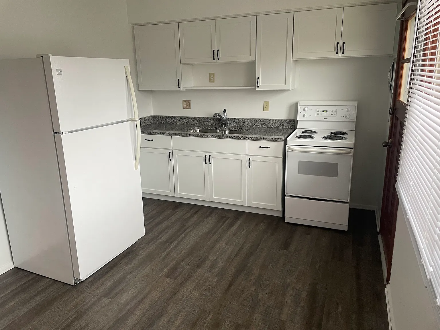 2 bed, 850 sqft, $1,200 — Photo 1