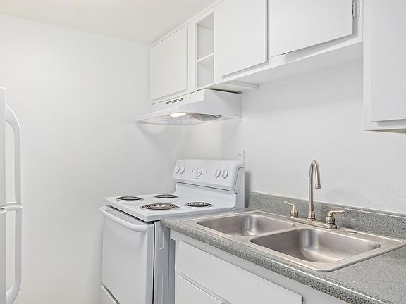 2nd image of 1011 E Orange St #70