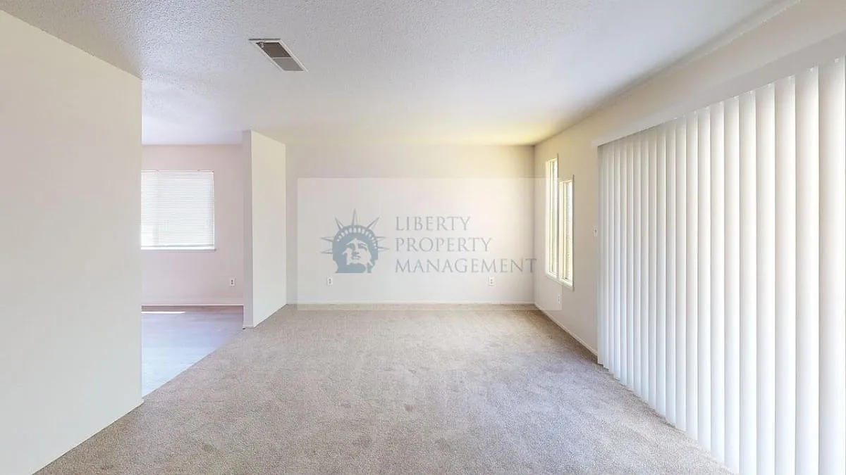 3 bed, 1222 sqft, $2,350 — Photo 2