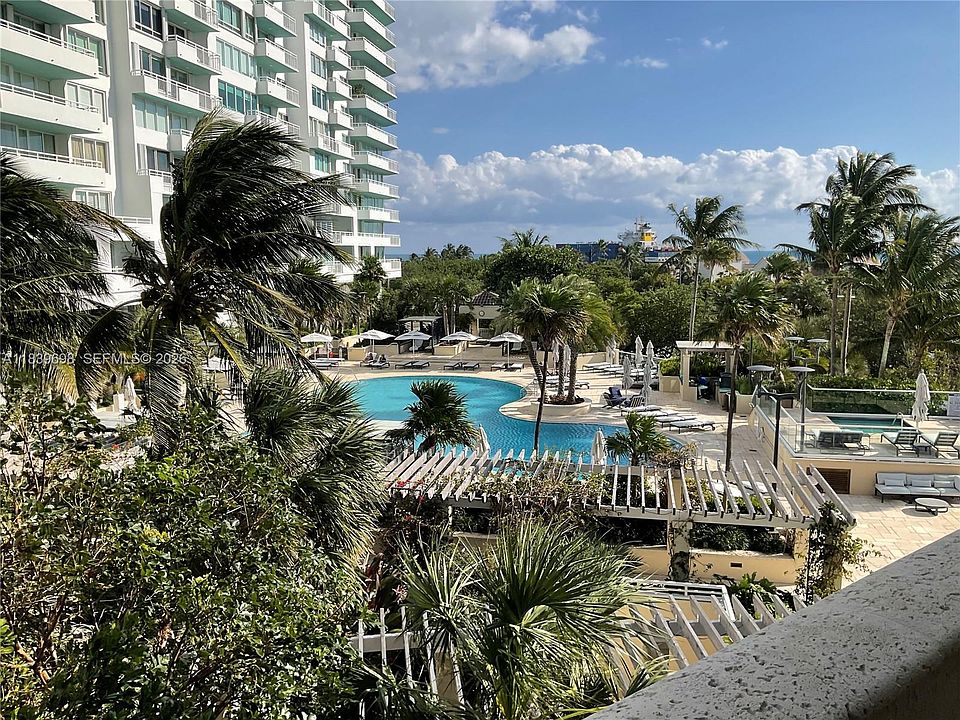 1st image of 300 S Pointe Dr APT 501