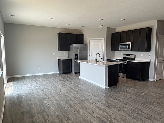 4th image of 1355 Honeysuckle Dr