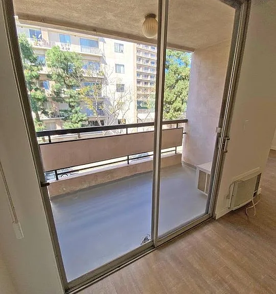 118 S Wetherly Dr — Photo 13