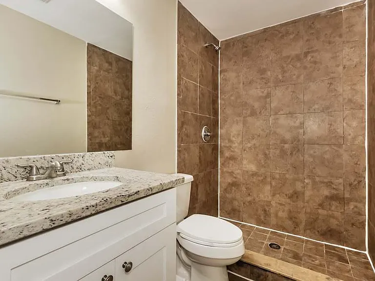 1722 Lake Crest Ave — Photo 8