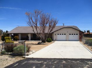 20042 Cronese Ln, Apple Valley, CA 92308