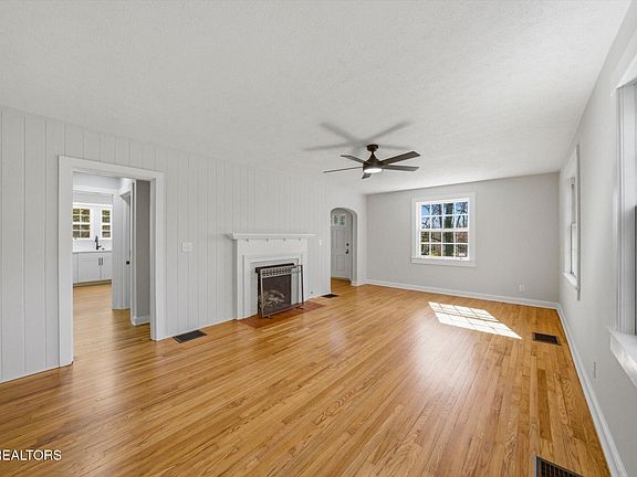 4th image of 5707 Woodburn Dr