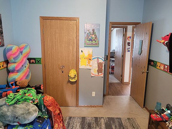 5th image of 1615 Drake Ave
