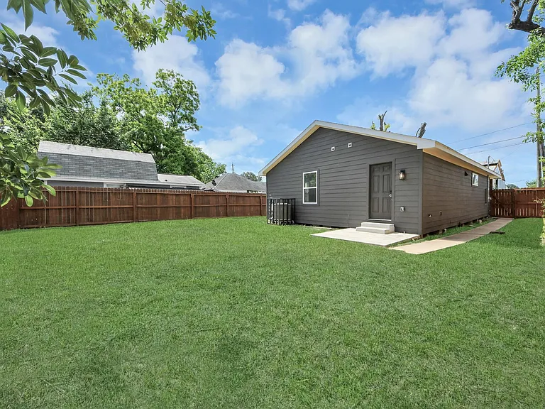 7605 Avenue C — Photo 41