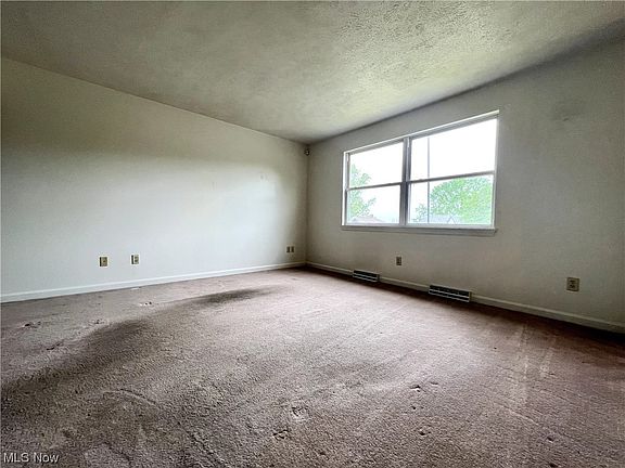 5th image of 187 Rosslyn Blvd