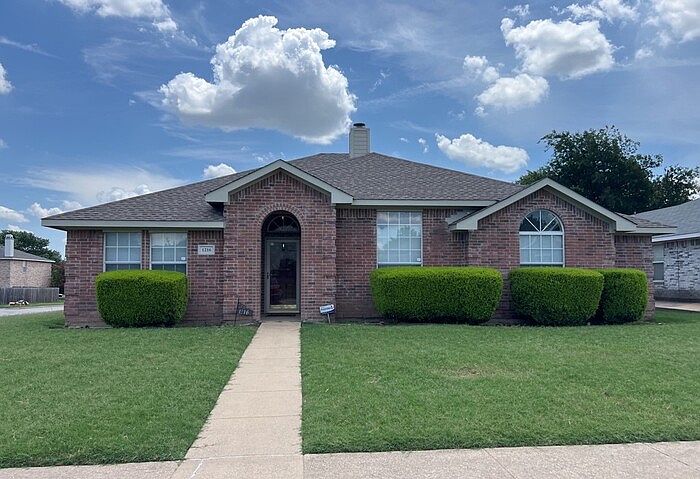 1st image of 1216 Old Oak Dr