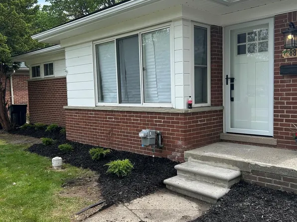 8865 Kenberton Dr, Oak Park, MI 48237