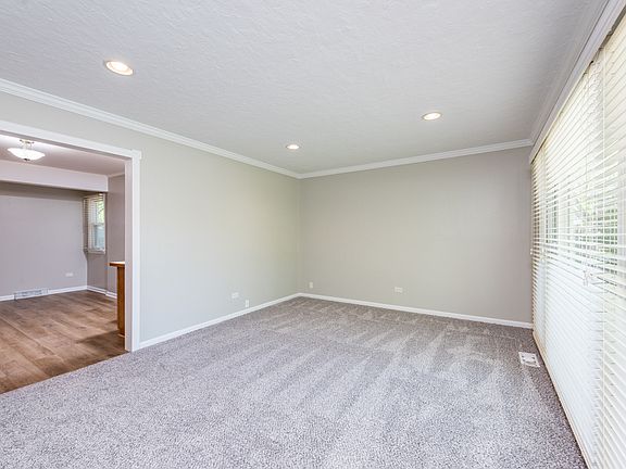 4th image of 466 Birchwood Dr