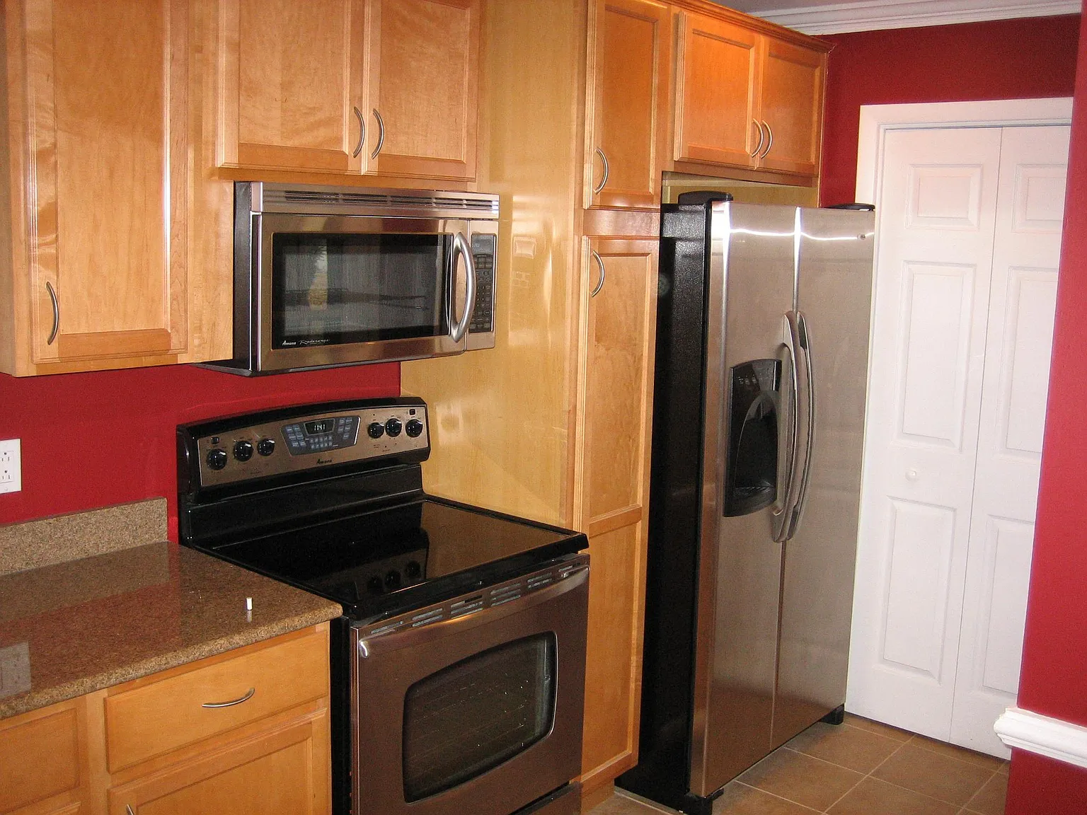 3 bed, 1.5 bath, 1400 sqft, $2,500 — Photo 4