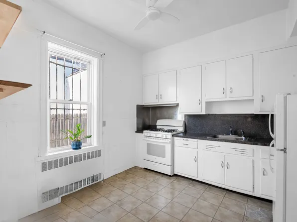 99 Ocean Parkway image 9 of 11