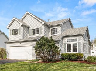 1438 Westbury Cir, North Aurora, IL 60542