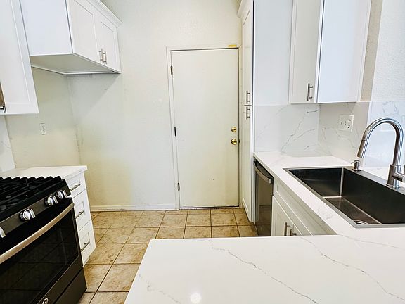 2nd image of 225 Tamarisk Cir