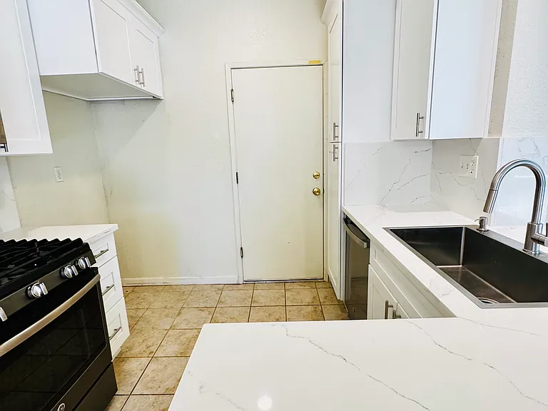 225 Tamarisk Cir — Photo 2