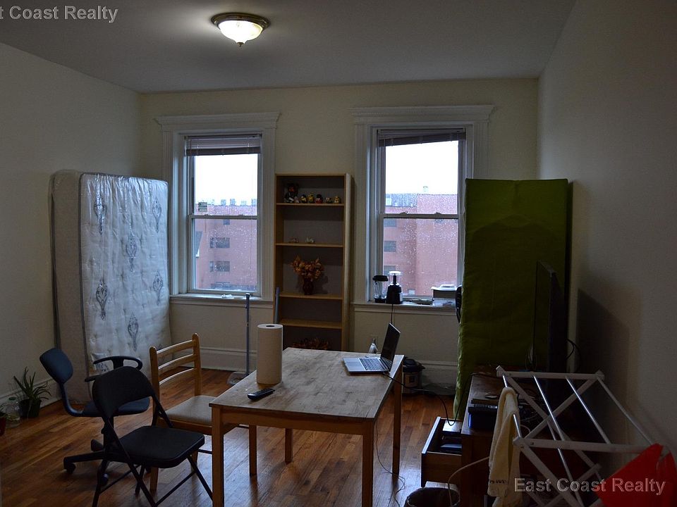 2nd image of 1298 Commonwealth Ave